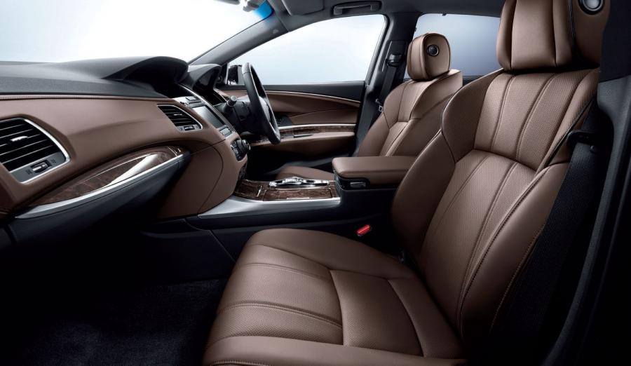 Интерьер Honda Legend Hybrid 2017 года  (фото 6 из 16)